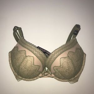 Victoria’s Secret lace bra 32DD